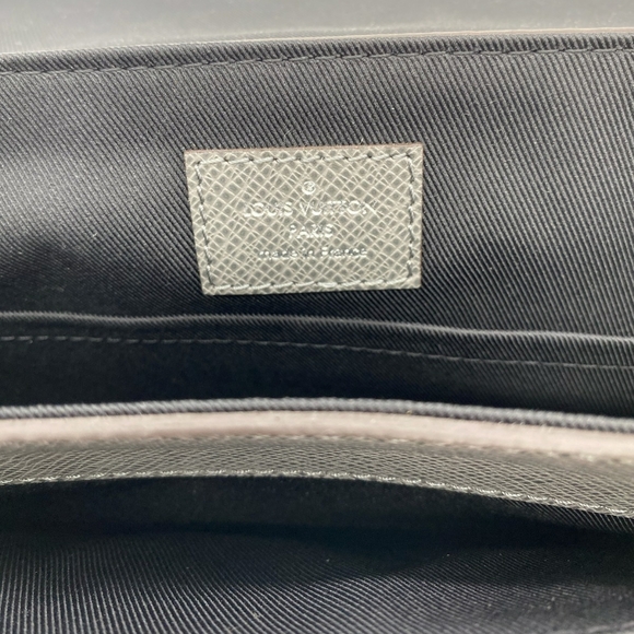 Louis Vuitton District PM Leather Men Shoulder Bag - Glacier - Picture 8 of 15